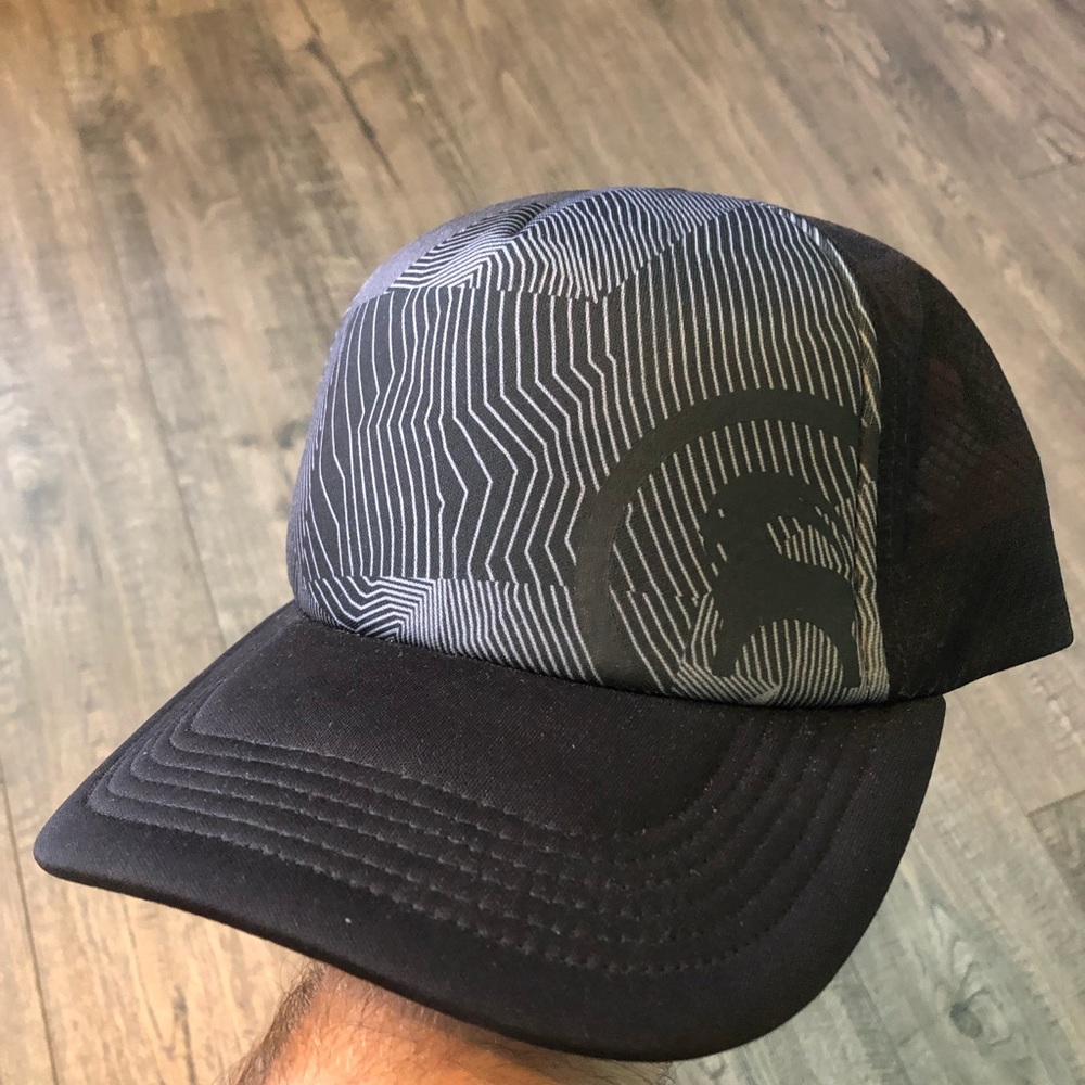 Backcountry cap, black and grey